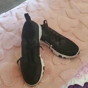 Nike 5 Youth black gym shoes